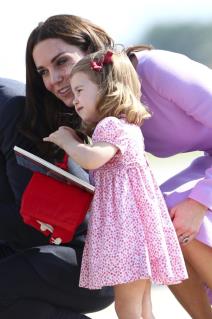 svi-zele-ono-sto-ona-nosi-najuticajniji-clan-britanske-kraljevsk