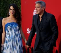 plavo-bela-haljina-koja-skriva-sve-nedostatke-zanosna-mama-amal