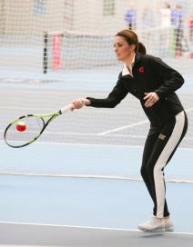 uvojci-u-repu-stikle-zamenjene-patikama-trudna-kejt-midlton-na-t