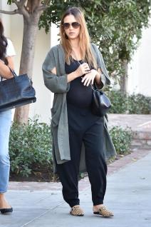 dzesika-alba-o-trecoj-trudnoci-osecam-se-super-jedino-kada-se-do