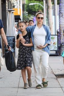 dzesika-alba-o-trecoj-trudnoci-osecam-se-super-jedino-kada-se-do