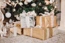 unesite-glamur-u-dom-srebrna-i-zlatna-novogodisnja-dekoracija-fo