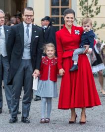 spontani-i-nasmejani-nov-praznicni-porodicni-portret-kraljevske