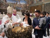 papa-franja-porucio-majkama-u-sikstinskoj-kapeli-podojite-ih-ne