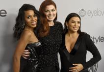 eleganta-trudnica-na-crvenom-tepihu-duga-crna-haljina-otkrila-tr