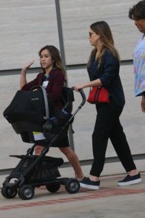 tri-nedelje-posle-porodjaja-omiljene-pantalone-dzesike-albe-ce-s