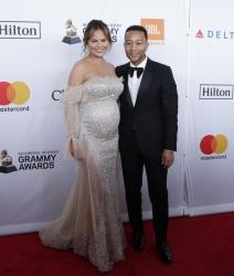 zasijala-na-dodeli-gremi-nagrada-krisi-tajgen-u-trudnickoj-halji