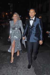 zasijala-na-dodeli-gremi-nagrada-krisi-tajgen-u-trudnickoj-halji