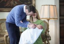 princ-filip-i-princeza-danica-predstavili-srbiji-malog-princa-st