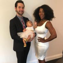 poznata-mama-sedmomesecne-bebe-olimpiji-sam-vec-dozvolila-da-sta