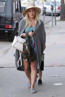 trendi-obuca-idealna-za-mame-kako-da-ovog-leta-nosite-espadrile