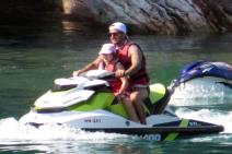 porodicna-idila-na-svetom-stefanu-prelepe-fotografije-bekamovih