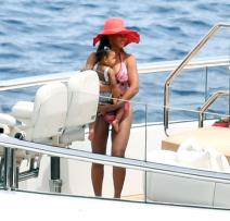 na-koga-vam-vise-lice-na-mamu-ili-na-tatu-bijonse-pokazala-lica