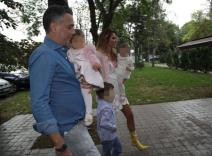 bliznakinje-joksimovic-sinoc-su-proslavile-prvi-rodjendan-a-o-mo