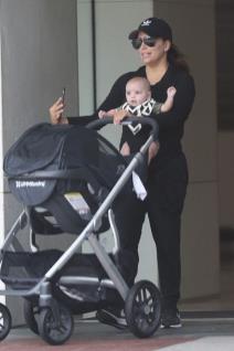 eva-longorija-i-santijago-osvajaju-australiju-foto