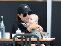 eva-longorija-i-santijago-osvajaju-australiju-foto