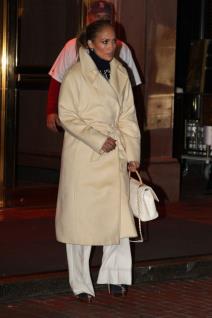 dzenifer-lopez-u-hit-kaputu-sezone-poznata-mama-odusevila-odevno