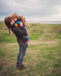 put-oko-sveta-sa-detetom-u-rancu-galerija