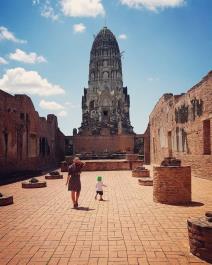 put-oko-sveta-sa-detetom-u-rancu-galerija