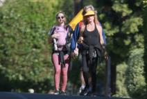 poznata-mama-i-jos-poznatiji-baka-i-deka-u-setnji-sa-unucicom-fo