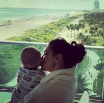 najlepsi-trenuci-sa-malenim-saveznikom-eva-longorija-uziva-u-ulo