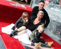 zvezda-za-jos-jednu-mamu-na-holivudskoj-stazi-slavnih-foto