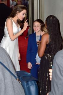 prekor-na-crvenom-tepihu-andjelina-dzoli-u-situaciji-u-kojoj-se