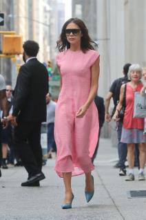 i-udobno-i-poslovno-savrsena-dnevna-kombinacija-viktorije-bekam