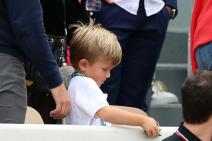 danas-je-prvi-put-gledao-svog-tatu-uzivo-neodoljive-fotografije