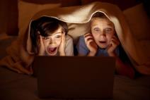 noc-vestica-kod-kuce-porodica-deca-zabava-maskenbal-kostimi-dekoracija-slatkisi