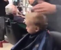 decak koji se plasi sisanja