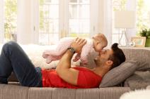 Zašto tata treba da se igra sa bebom