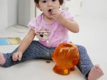 beba stavila kovanicu u usta.jpg