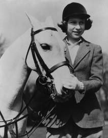 kraljica Elizabeta kao devojka.jpg