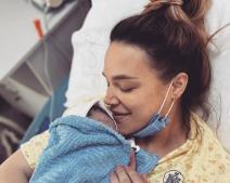 Porodila se Marija Mikic.