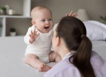 kad beba počinje da sedi sa koliko meseci.