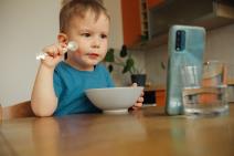 Koje su posledice kada dete smirujete crtanim filmovima.