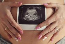 Nadogradnja noktiju i gel lak u trudnoći.