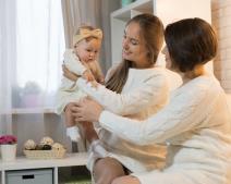 Medicinska sestra kako da se ponašate u poseti bebi.