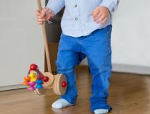 Dete je naučilo na nošu i ponovo pički u gaćice.