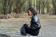 majka gleda sa sinovima filmove za odrasle.jpg