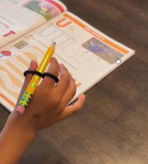 trik za pravilno držanje olovke