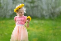 devojčica dobila opekotine od cveta divljeg paškanata.jpg