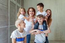 mama petoro dece dobija komentare o velikoj porodici.jpg