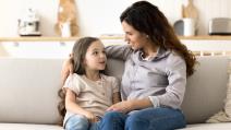 Mama razgovara sa ćerkom