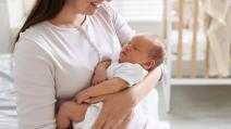 Mama sa novorođenčetom