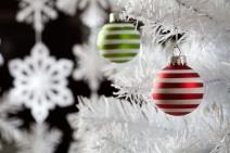 8-ideja-za-kicenje-novogodisnje-jelke