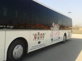 autobus-putujuci-vrtic-za-romske-malisane
