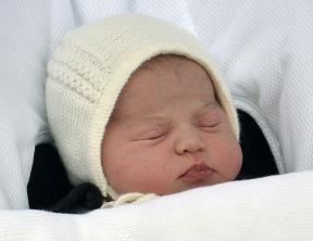 najlepse-fotografije-omiljene-kraljevske-bebe-princeza-sarlot-na