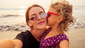 Mama odvela ćerku na plažu samo da bi snimila fotografiju